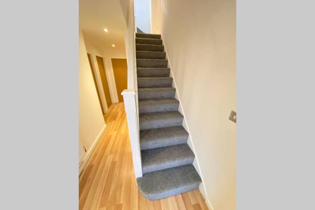 Large 5-Bed City Centre Townhouse With Secure Parking Manchester Exterior photo